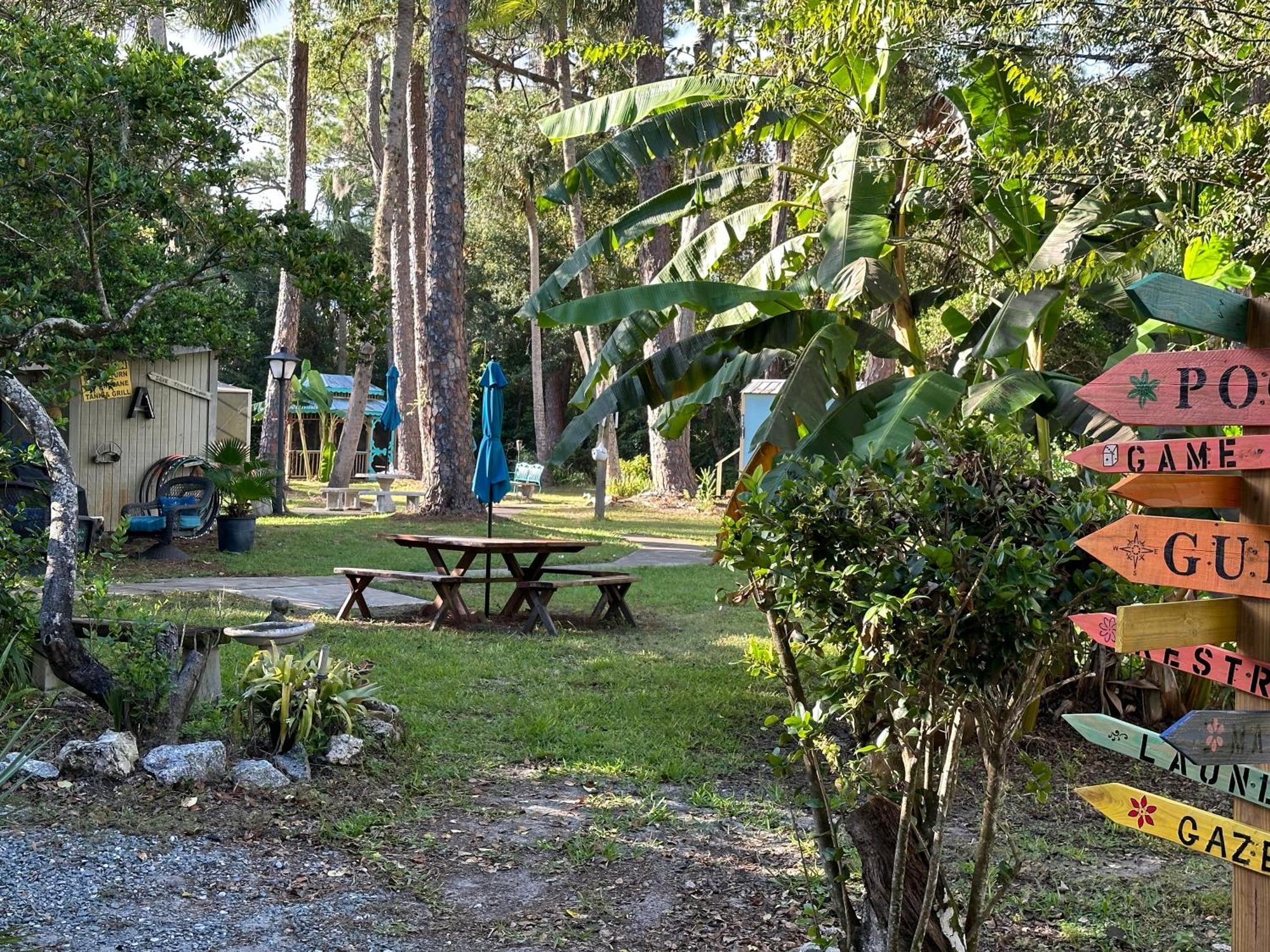 Nature Coast Inn & Cottages Inglis Exterior photo