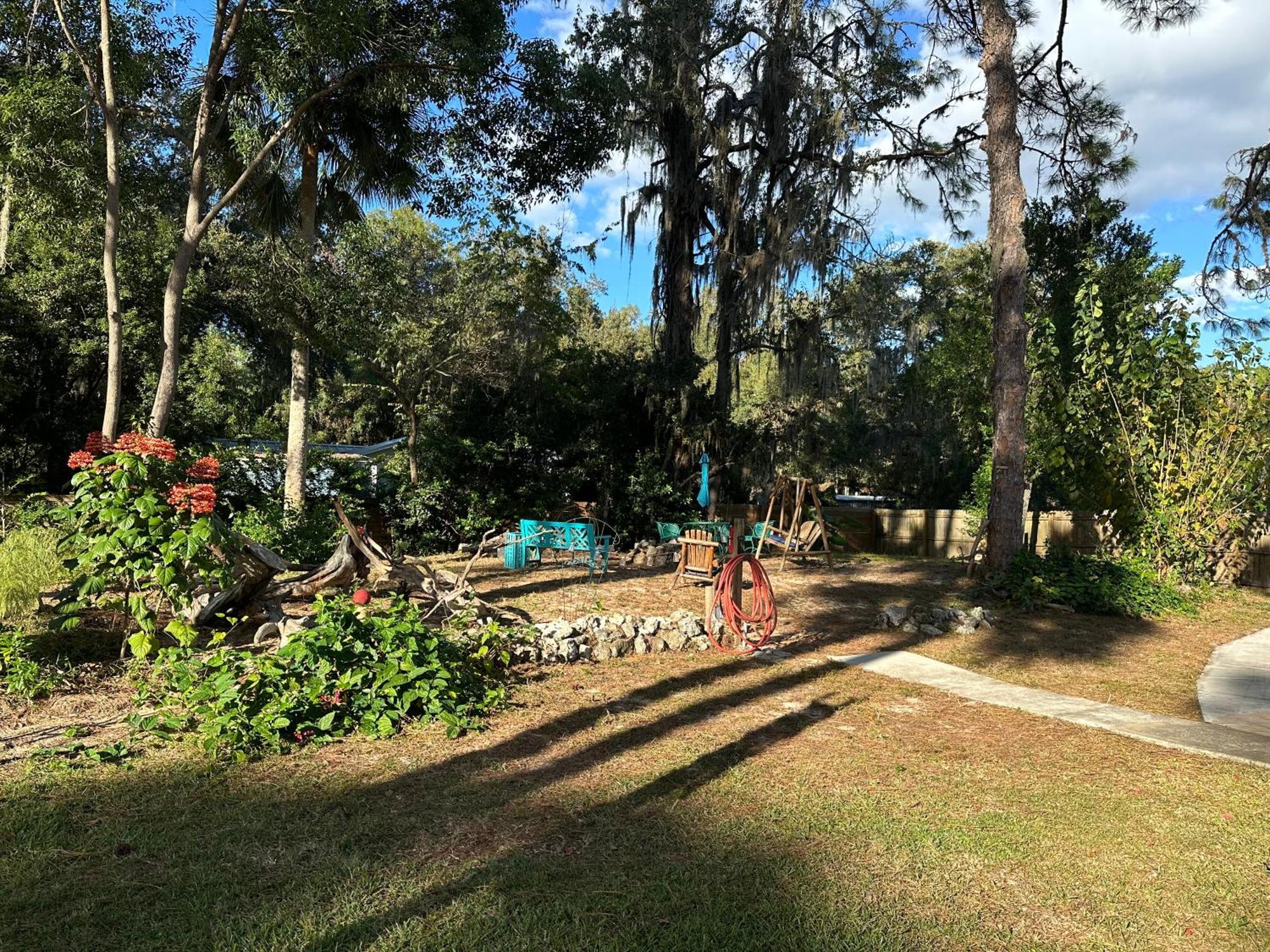 Nature Coast Inn & Cottages Inglis Exterior photo