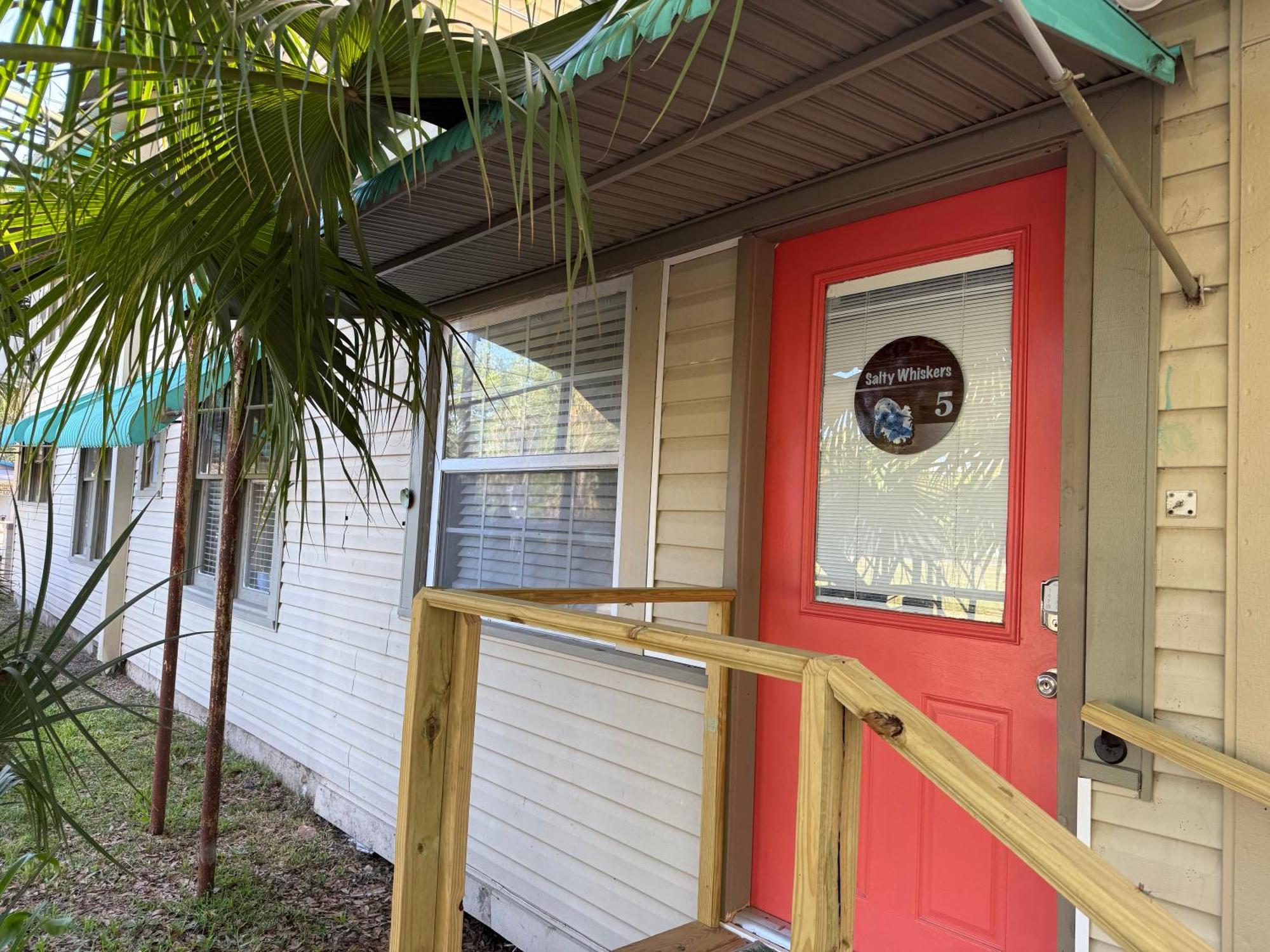 Nature Coast Inn & Cottages Inglis Exterior photo